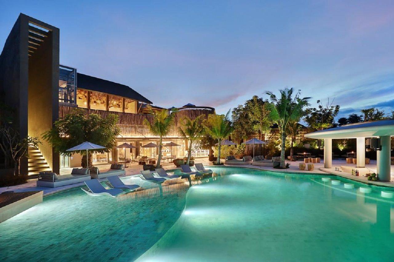 Cross Bali Breakers Jimbaran Exterior foto