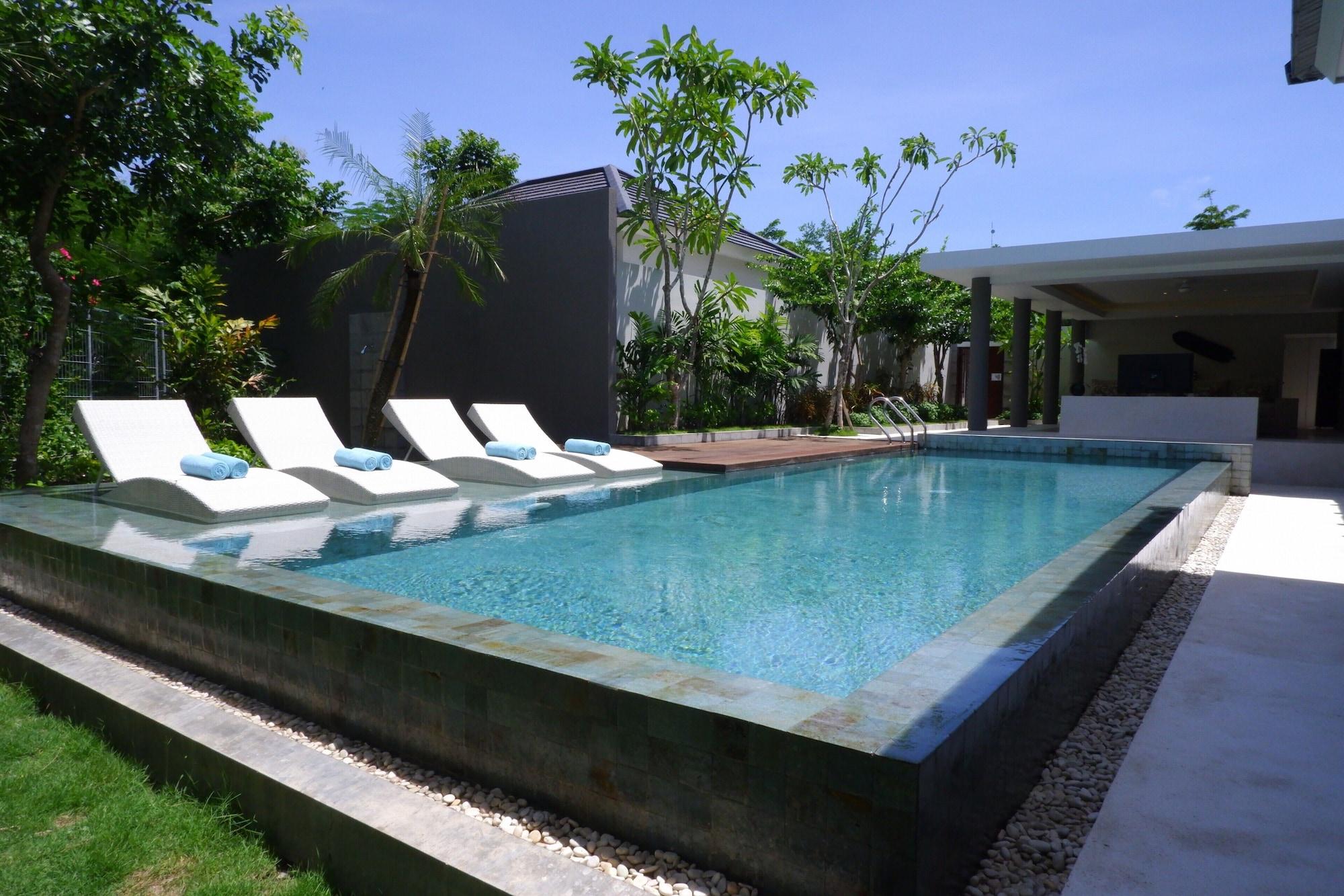 Cross Bali Breakers Jimbaran Exterior foto