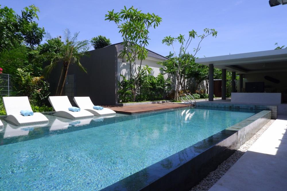 Cross Bali Breakers Jimbaran Exterior foto